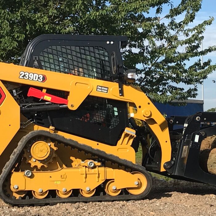 Închiriere Miniîncărcător pe șenile cat 239d3