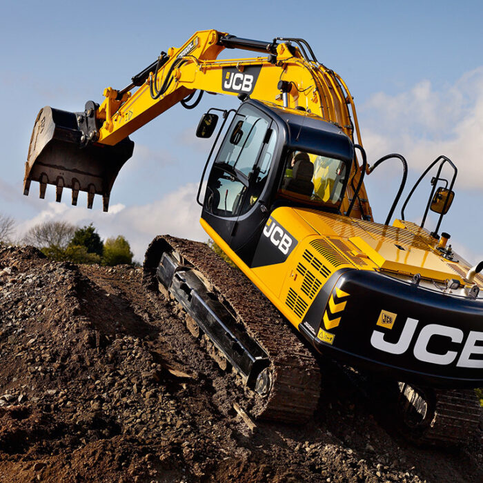 Închiriere Excavator șenile 21 tone JCB